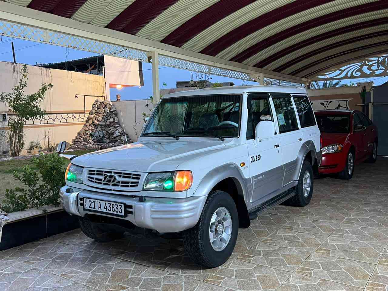 السلام عليكم للبيع هونداي كالوبر موديل 2002 رقم سليمانيه الانكليزي سنويه ل27 تحويل ثاني يوم محرك بانزين كير عادي كير ومحرك كفاله صبغ جامرلغ خلفي فقط تخم تاير جديد كهربائيات كامله مسويله ادامه كامله بلكات نوزلات فيت بم سياره كامله ربع ماتصرف عليها 
السعر 69وبيها مجال 
هـ***********
العنوان ديالى
