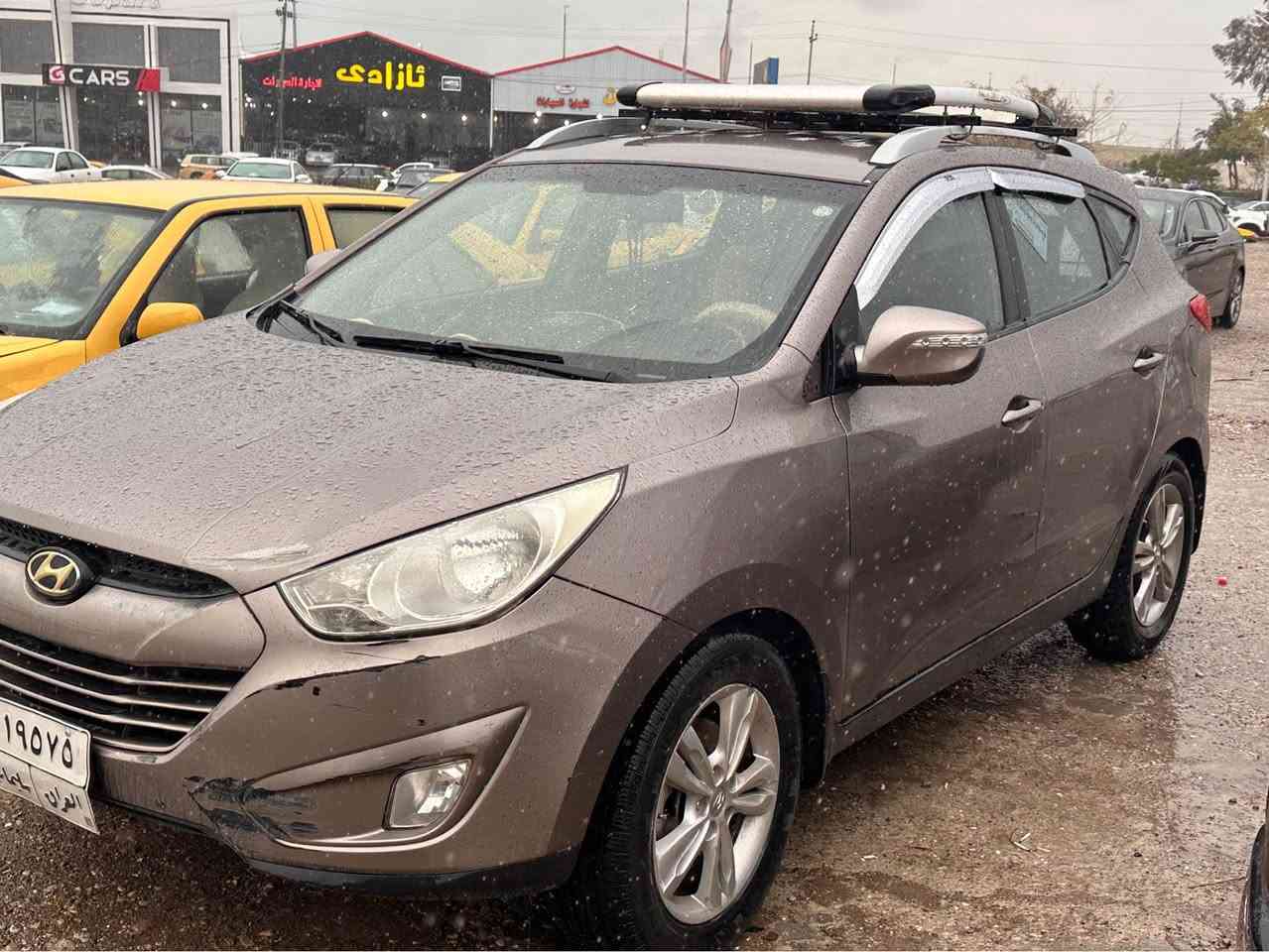 سياره توكسن. 
٢٠١٢

سياره نضيف مال بيت قطره صبغ مابيها. فول موصفات عده الفتحه بانوراما 
بطاقه بانزين و سنويه ب اسمي. 

شراي فقط يتواصل عل رقم
*********** كركوك, العراق
