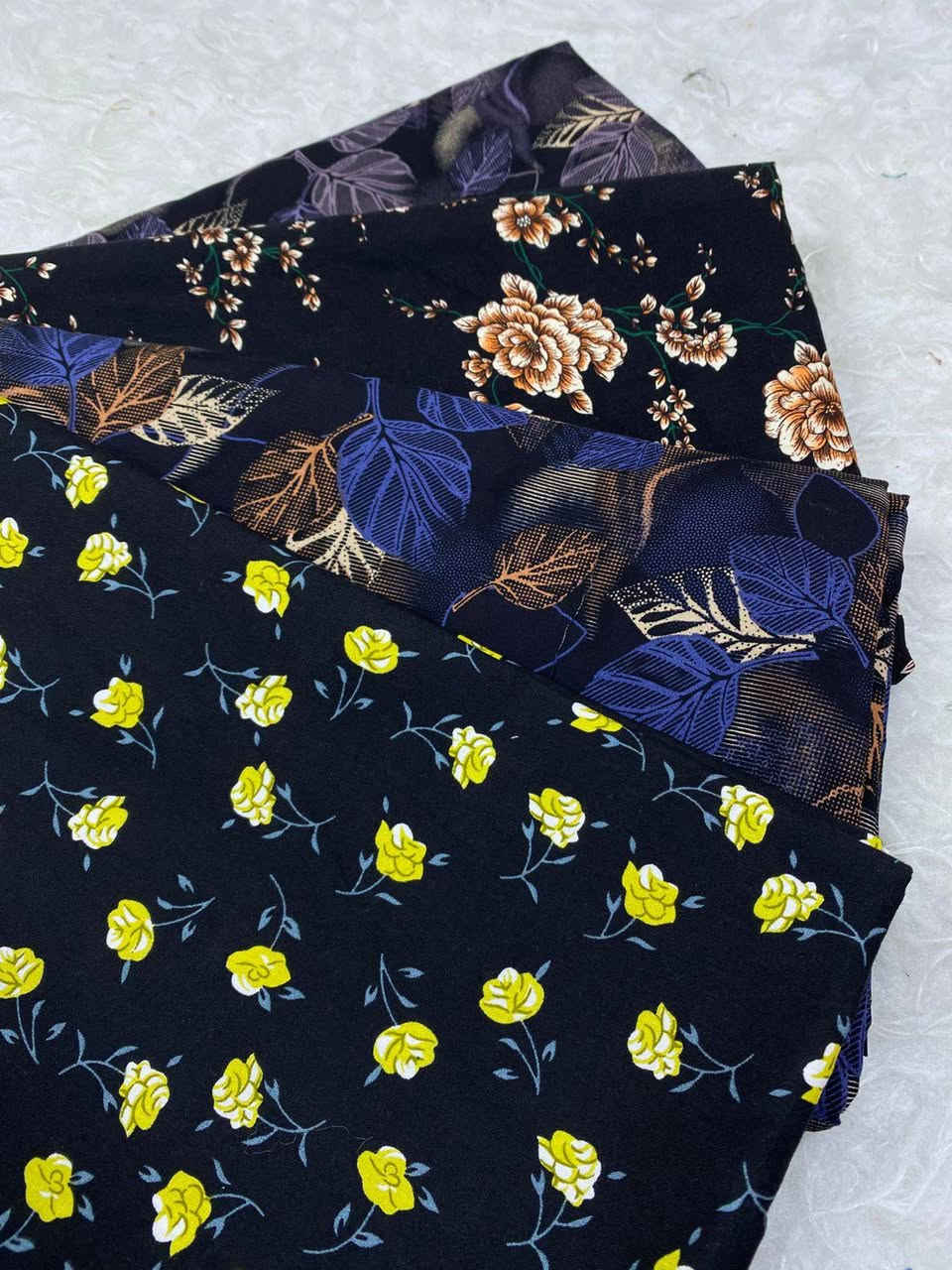 حبايب كشمير إيطالي قطني يجنن نقشات منوعه الوان جنن جمله ومفرد لدينا خدمة توصيل سريعة لكل محافظات العراق خلال 24 فقط للاستفسار واتساب ***********
