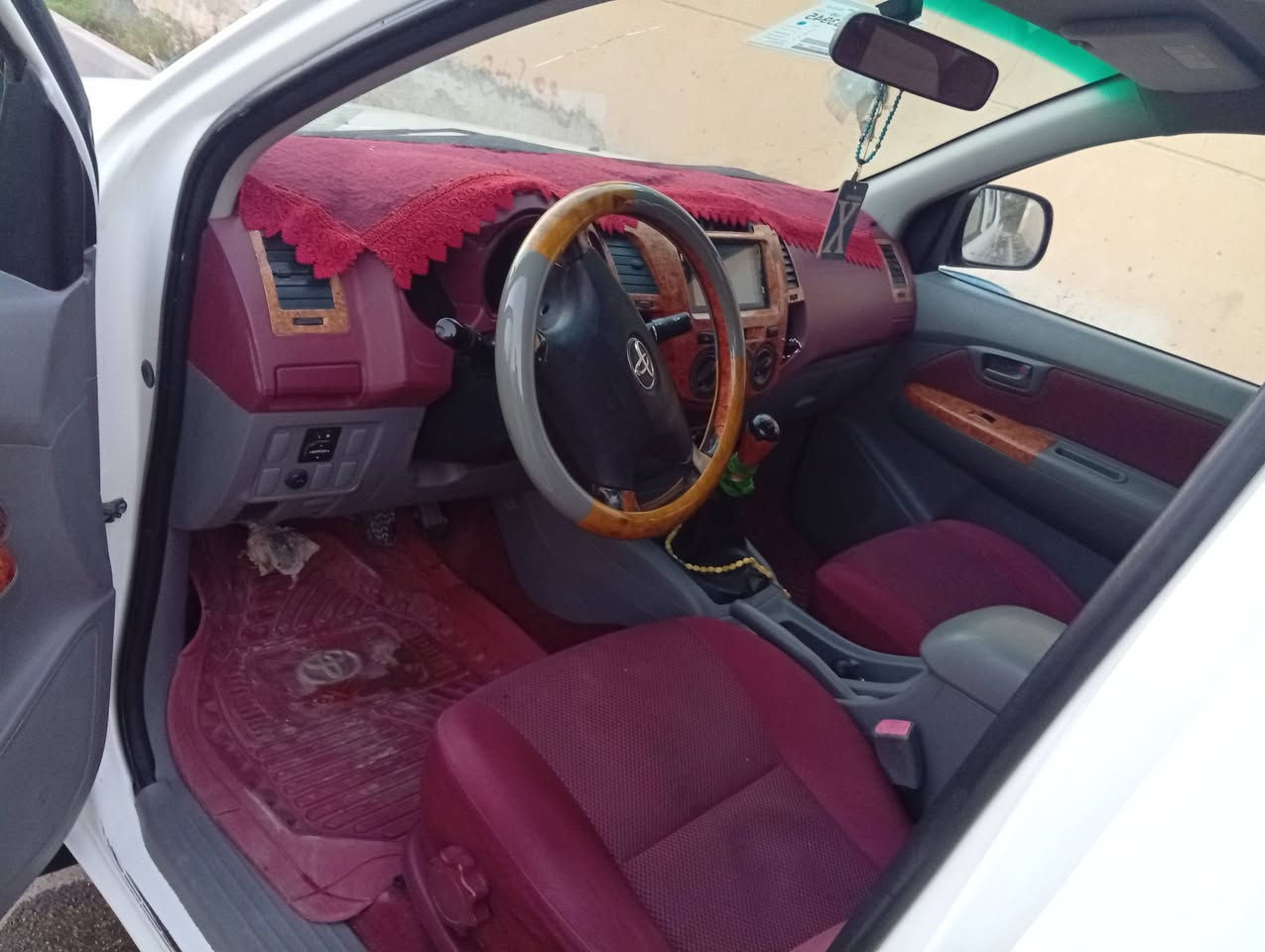 سلام عليكم ورحمه الله ،هايلوكس موديل 11 للبيع او مراوس ب17 سياره حلوه مامتعوبه بسمي  مدوار مباشر شاصي 19 كويتي حداده كارتون تخم تاير قبل سبوع شاده تبريد ثلج محرك شركه مامفتوح شركه سياره مآل جناي مكان سياره بشطره ***********
