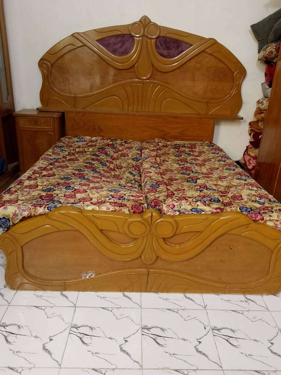 جربايه وميز مرايه وزاويه لبيع ب135 بيهن مجال /***********
