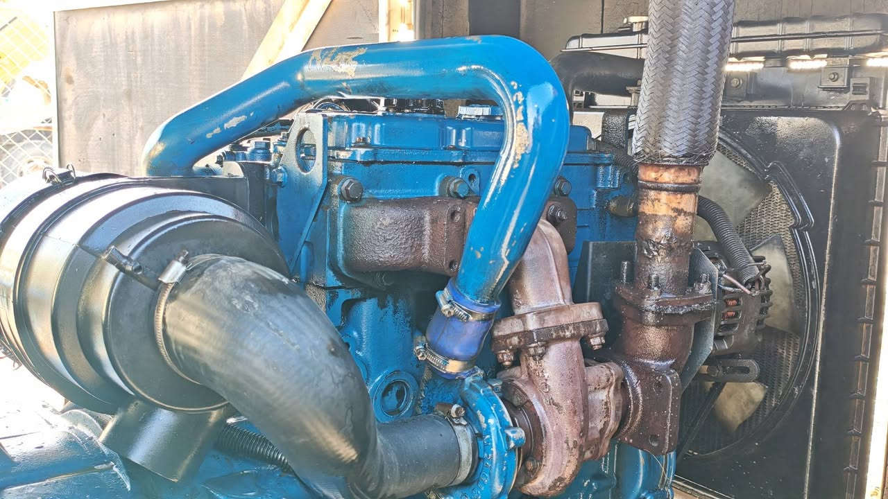 السلام عليكم اخوان مولد بيركنز 3 سلندر 50 kva كاتم ما تسمعلة صوت مكفول من كلشي الشراي يراسلني لو يتصل ***********
