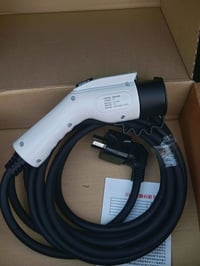 شاحنة byd الاصلية 16 امبير 07707054348
