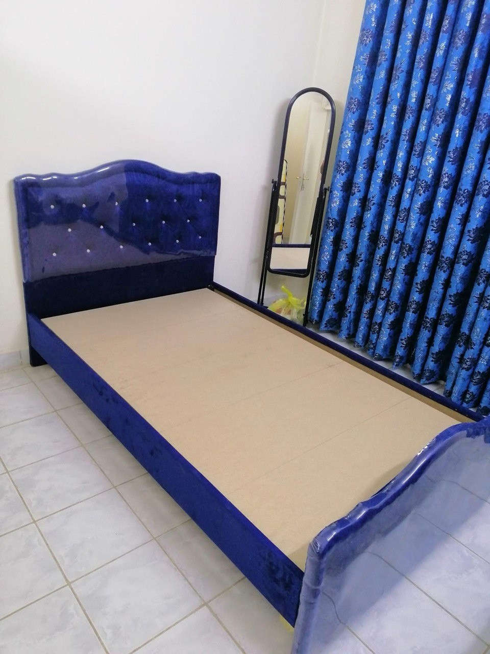 🔥 سرير دوشمه خشب نفر ونص 🔥
تصميمه مرتب وجذاب ويعطي غرفتك لمسة دافية وحلوة، وخشبه قوي يتحمل ويعيش وياك سنين 💪
خلي نومك غير واحصل على راحة تستاهلها 😌✨
📩 للحجز والاستفسار راسلنا خاص 
📞 متوفر توصيل داخل بغداد والمحافظات


**إذا كنت صاحب هذا الإعلان وتريد حذفه لأي سبب، رجاءا أرسل رسالة إلى الدعم الفني**