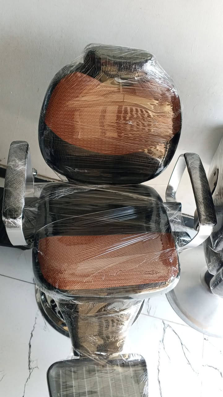 كرسي حلاقه للبيع شغال صاعد نازل جاك ظهر يشتغل عنوان بغداد مدينه الصدر قطاع 24 قرب مجمع الصادق اتصال ***********
