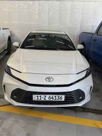 كامري 2025 ماشيه 8 الاف  بدون اي ملاحظات  مغلفه الدعاميه الاماميه والد...