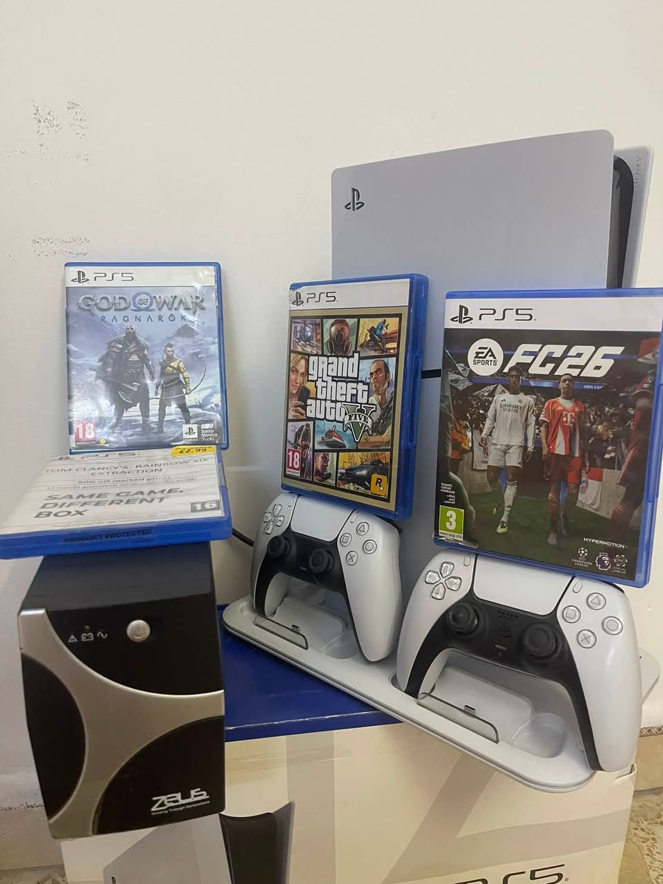 سلم أوروبي
2 يدات 
قراص Fc26
كراند 
ريمبو 
نسخه الثلج God of war
قاعده بلى شحن يدات+ مكان أقراص + لد جدتل 
عاكسه كهربائي 1000v
سماعات GsTمحيطيه بيها لد احمر و مايك 
بس شغله وحدت نفس الواير مال تشغيل 
السعر :875الف رجاء المو شراي لا يكسر بحلالي 
البلى لگطه روح دور السوق كلها ما تلكه هيج سعر
الرقم : ***********
مكاني شارع فلسطين
