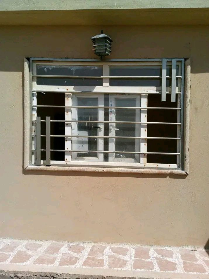 محتاج شغل اني حداد افصال باب شباك  ***********
