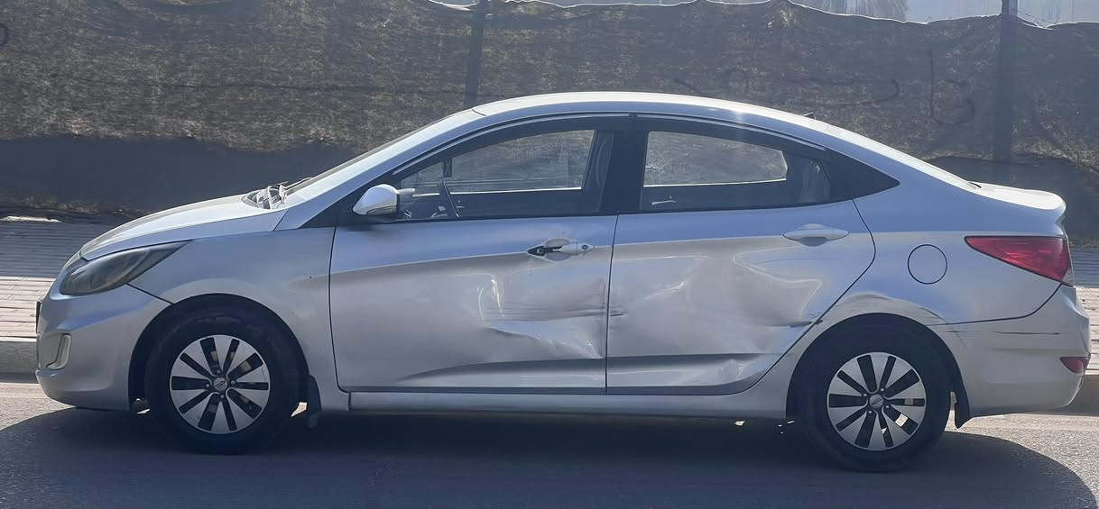 اكسنت ٢٠١٣ خليجي للبيع
-محرك ١٦٠٠ 
-كامرة خلفية وشاشة
-رقم كربلاء اصولية بالكامل باسمي
-سنوية ٢٠٣٠ ورقم الجديد
-ماشية ٣٣٣ ولكن المحرك مبدل

العنوان كربلاء / السعر ٨٨ وبيه مجال
التواصل على الخاص


**إذا كنت صاحب هذا الإعلان وتريد حذفه لأي سبب، رجاءا أرسل رسالة إلى الدعم الفني**