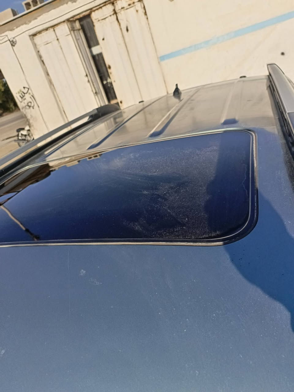 السلام عليكم سياره سبورتج موديل 7 وارد امريكي ضربتها جاملغ الامامي جهة السايق وشبر من باب السايق باقي السياره مكفوله من گير ومكينه وحداديه وتخم تاير سنويه جديده لسنة 2030 السياره بأسمي رقم بغداد السياره نضيفه مال جناي مكينه 2700 السعر 98 وبيها مجال لشراي . مكان السياره الديوانية ***********
