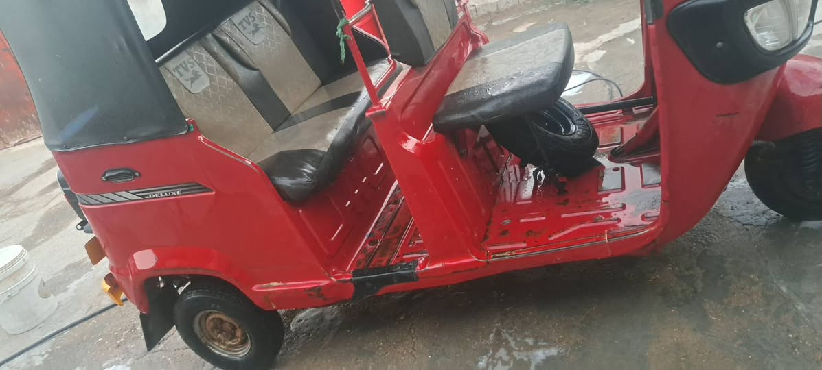 تكتك للبيع مديل ٢٠ رقم وسنويه البدي كفاله من ضربه وصبغ بيه طخات بصيطه مكينه مجفته سعر ٦و٢٥٠ مكان البصره الحيانيه ***********
