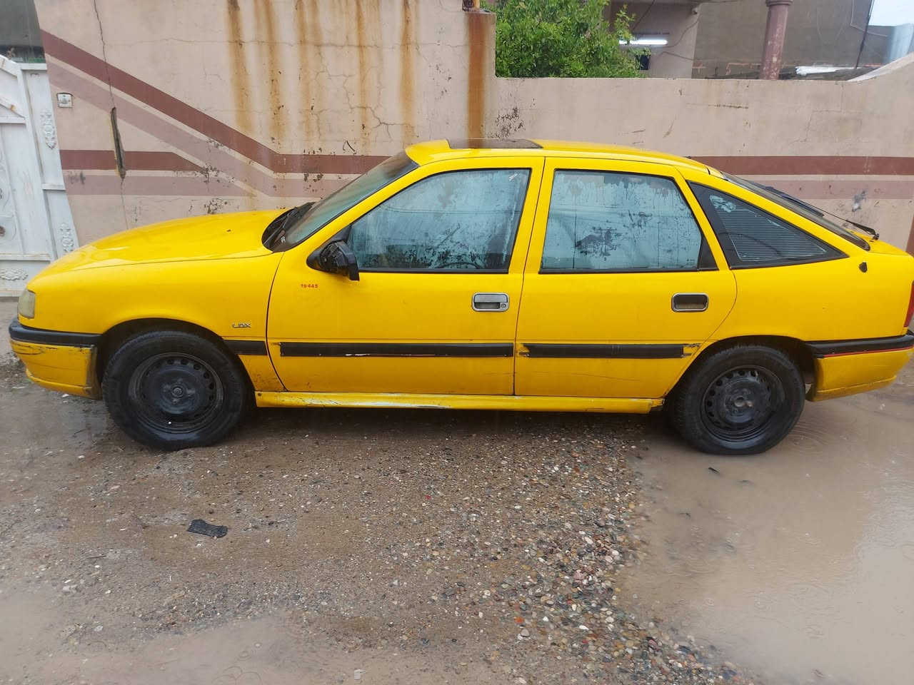 اوبل فكترا  اجرة 18
سعر 25 ورقة 
رقم الهاتف ***********
مكان كركوك
