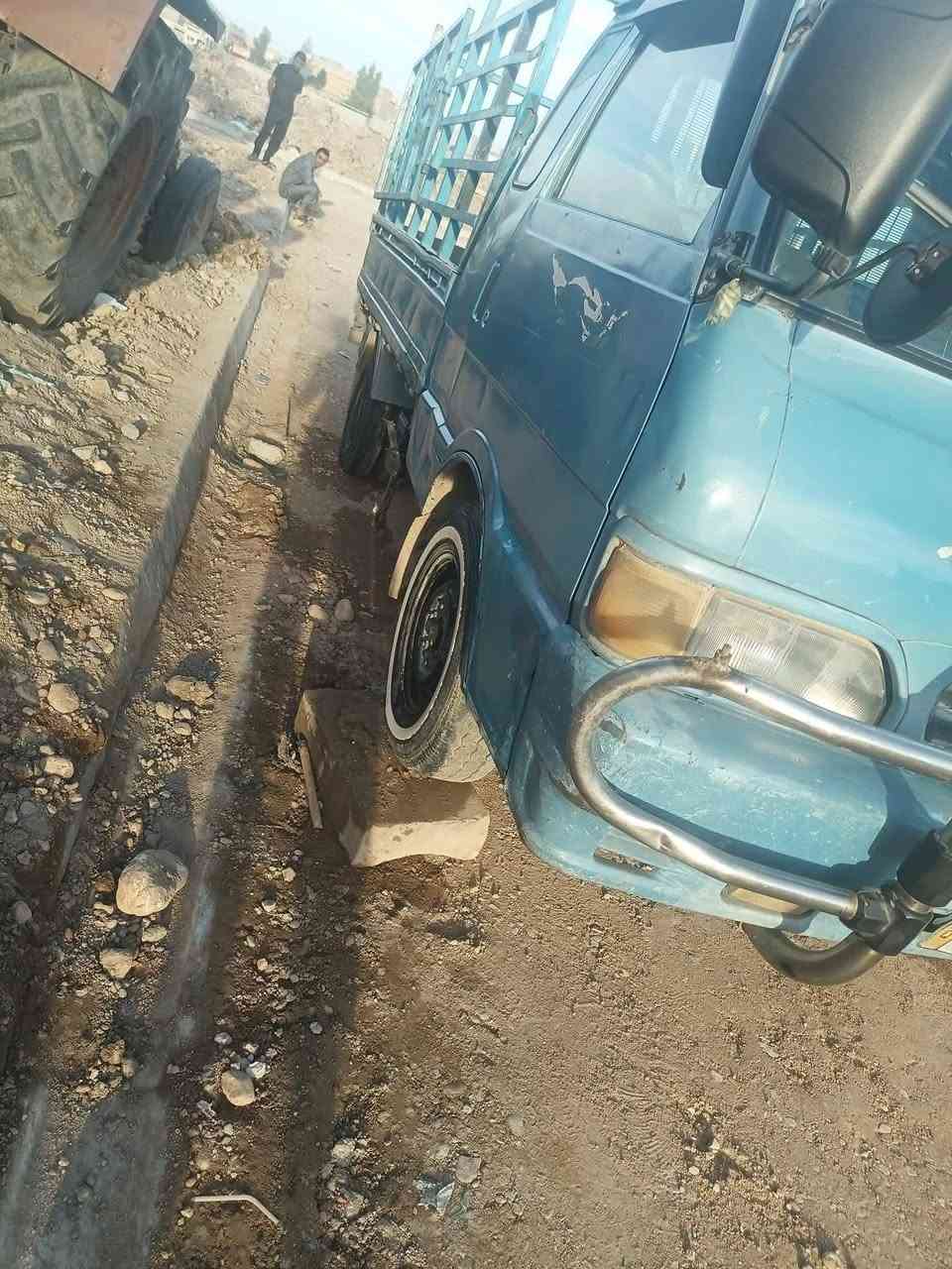 سلام عليكم للبيع كيا موديل 95 رقم نكليزي جديد حداديه جديده تخم تاير جديد محرك كير اكسل شواصي كفاله عامه سعر ٥٥ العنوان ديالى بلدروز  الاستفسار على رقم ***********
