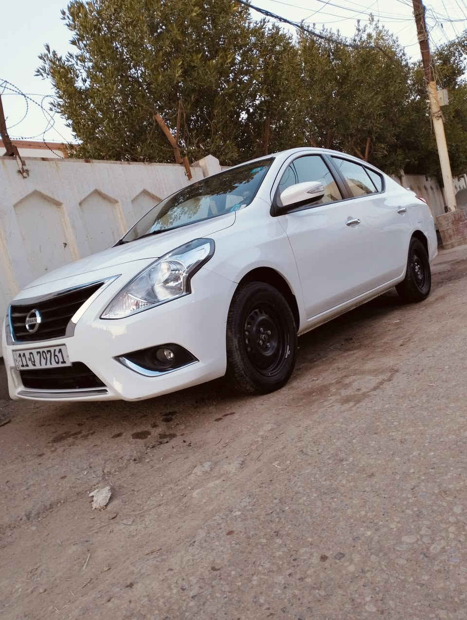 سلام عليكم نيسان صني موديل 2025 رقم بغداد باسمي شخصيا ماشيه 30الف قابله للزياده كير محرك مكفول سياره دوشمه ارضيه وكشنات وصندوق سياره مكفول من الصبغ والتبديل عدا هذا البارد سياره استخدام بيت مامشتغله تكسي موضح عندك مكاني بغداد الامين الثانية والسعر خاص ***********
