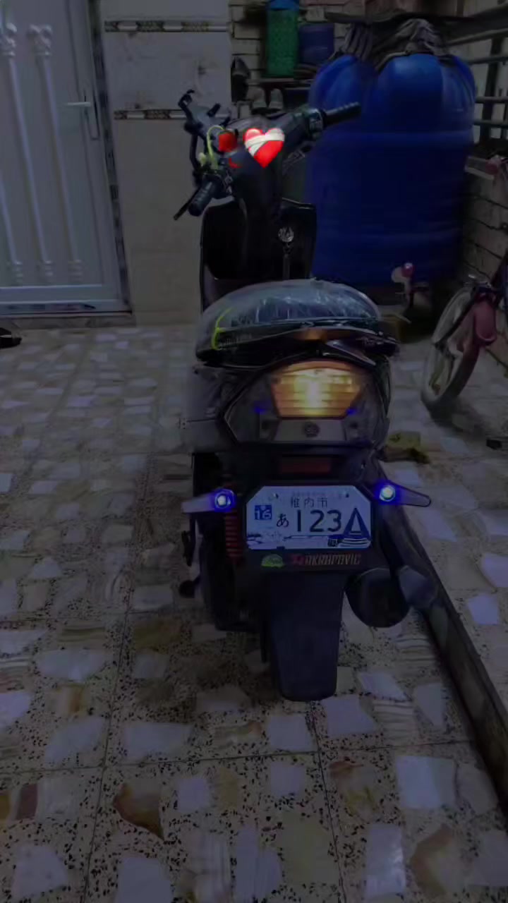 سلام وعليكم شباب دراجه ماكس عداله البيع مال رمبه مكفواله كفاله عامه بيه دبل رياضي من الرمبه جاي وياها او بيهة قطره دهن تزويد او بيهة يدات من شركه HGدراجه نضيفه او مرتبه السعر ٨٠٠ او بيه مجال قليل حك الجيه هاذه رقمي ***********عل وتساب متواجد
