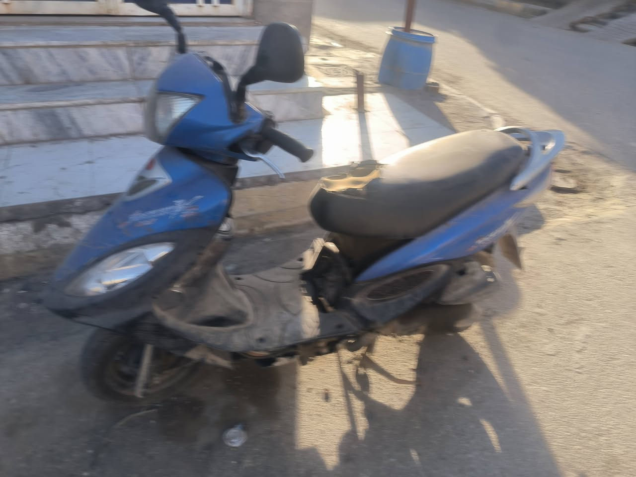 مفتوحه بوشه
كلشي شغال بس الاشاير لازم كلوبات 
نكره سلف
٢٢٥ قفل
 ***********
