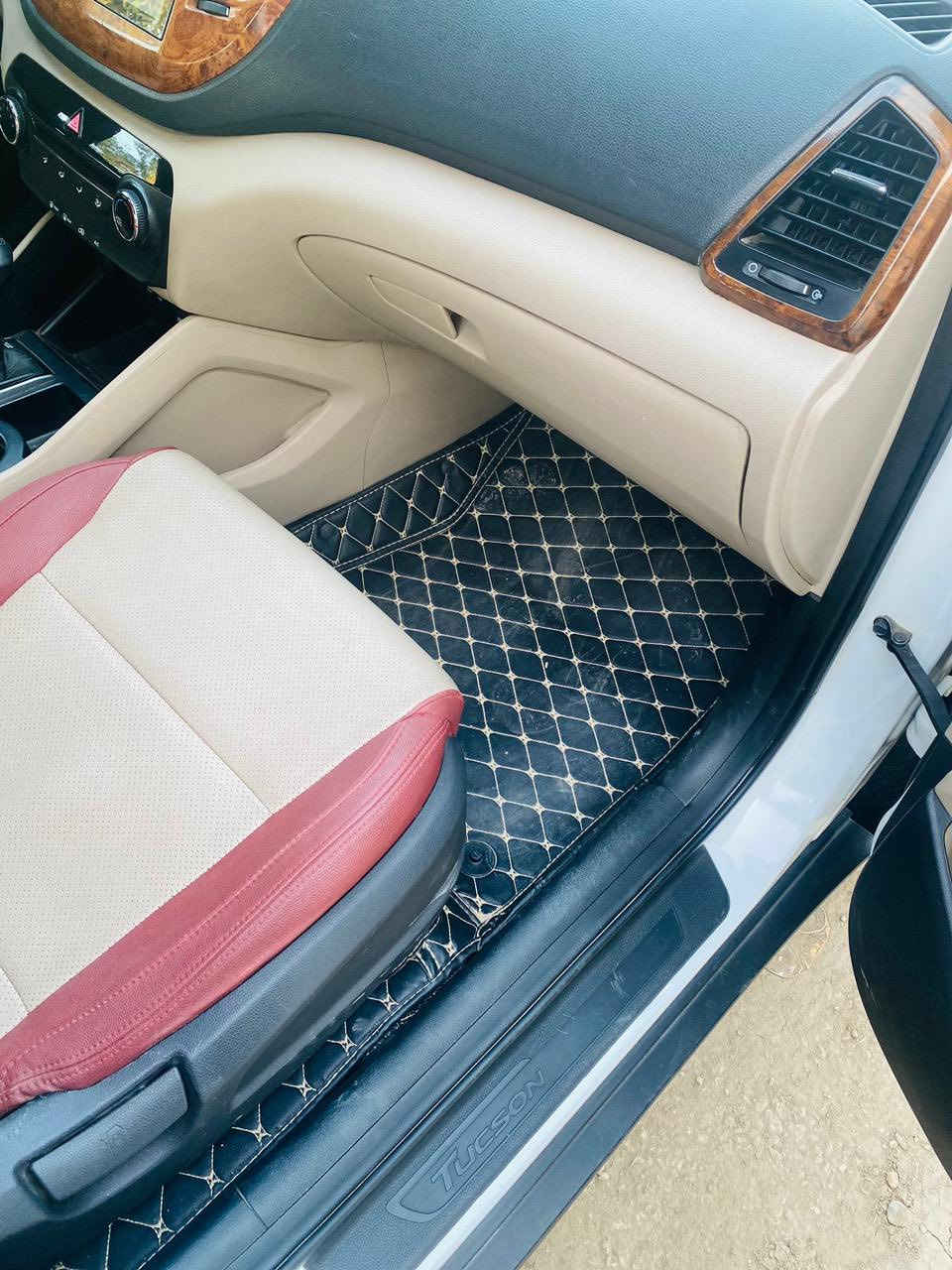 سلام عليكم
توسان 18
رقم بغداد انكليزي 
سياره مكفوله كفاله عامه 
  محرك 2000
سياره ماشيه 125
كامره اماميه
حساسات خلفيه 
كامره خلفيه 
سايد بريك رجل  جلد 
چكمجه ثلاجه
مكان السياره بابل قرب شركه الرنا
رقم:  ***********
***********
