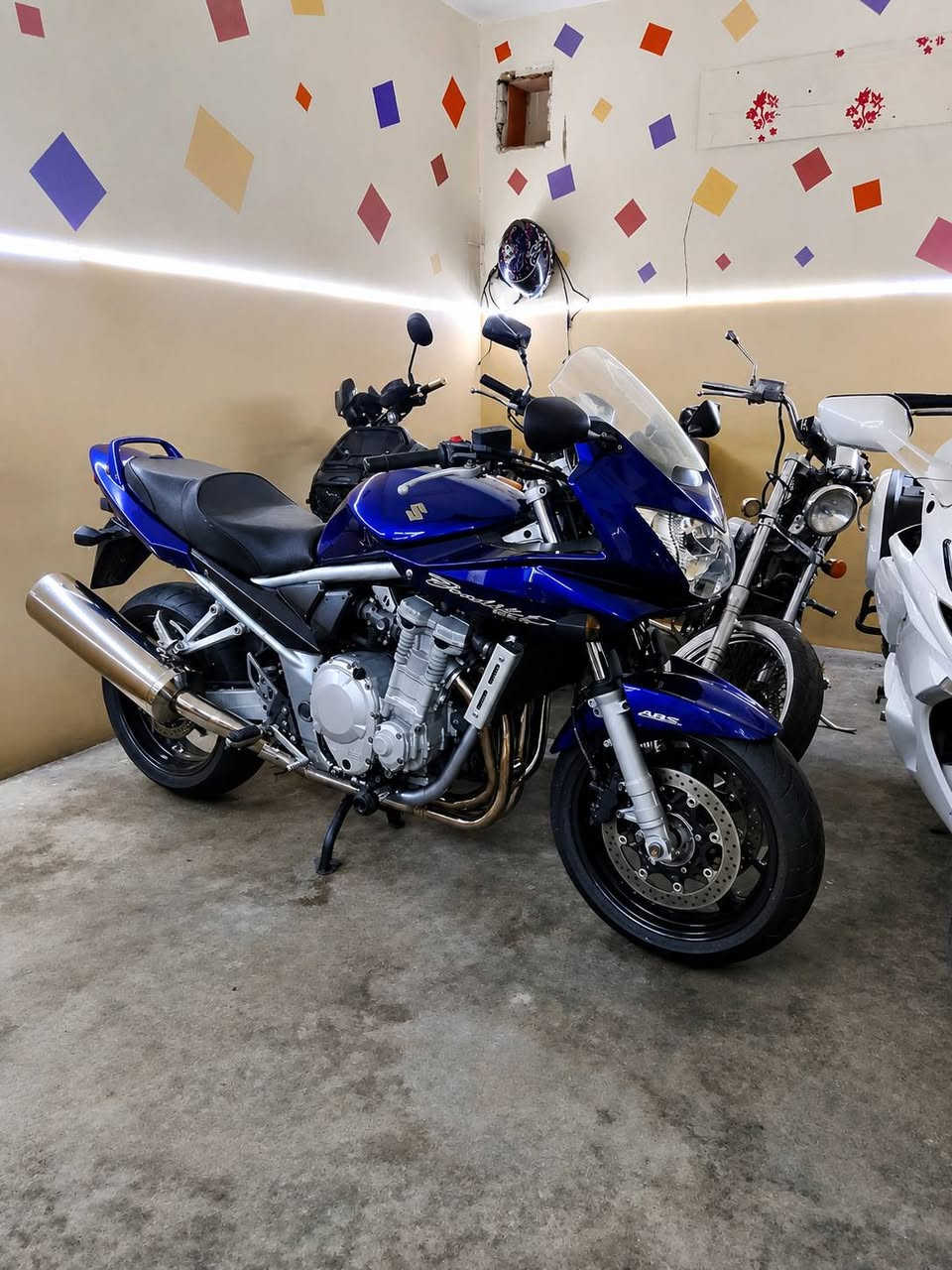 السلام عليكم سوزوكي 1250s
موديل 2010
تجي نضام نوزل 
نضام اي بي اس 
ماشيه 38 الف 
دراجه دخول جديد رمبه 
دراجه بحاله الوكاله 
بدون رقم بدون كمرك 
مكاني سامرا  سعرهه 28
***********
