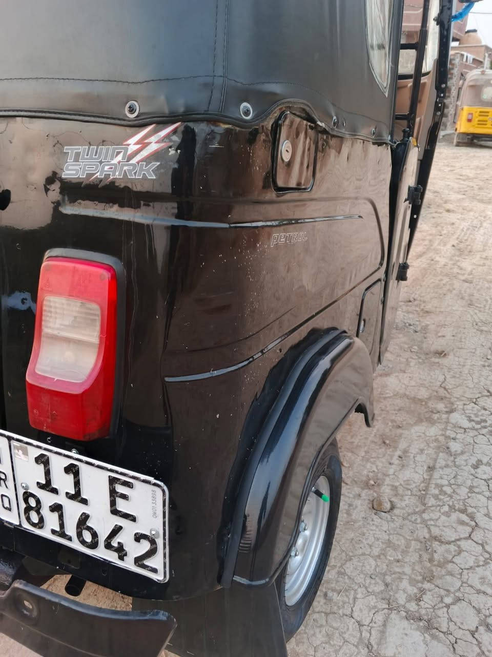 السلام عليكم تكتك البيع موديل 20022شهر 12الرقم بغداد تحويل ثاني يوم تكتك بلادي خير   من الله سعر 8ونص وبيها مجال الطيب مكان بغداد قرب سيطرة الشعب القديمة الرقم الهاتف ***********
