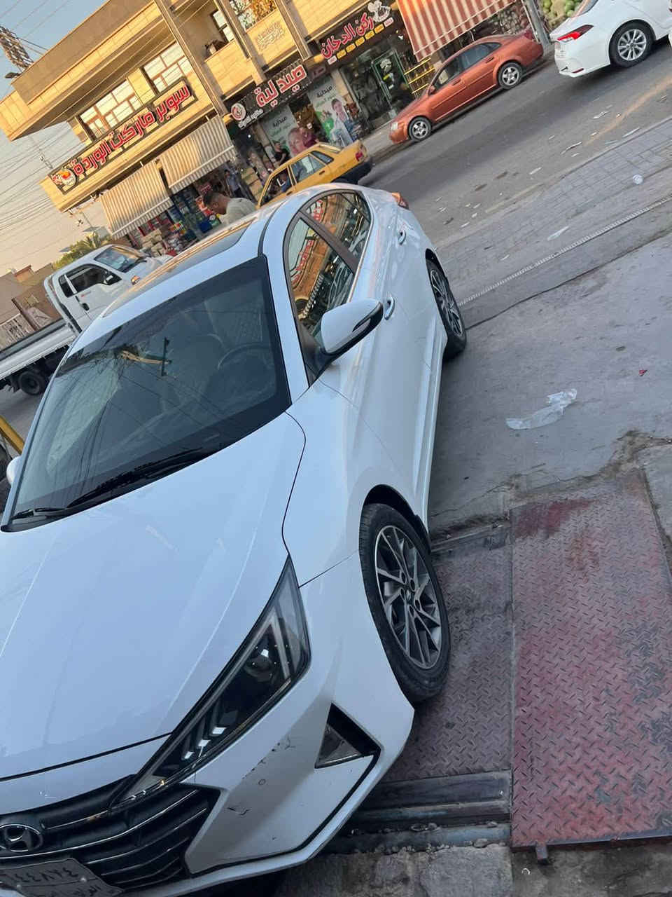 النترا ٢٠٢٠ خليجي محرك ٢٠٠٠ دوش گير AT
السياره نضيفة من كلشي 
بيها باب الصدر مبدل بلادي فقط 
وهذا السونار مالتها ***********
