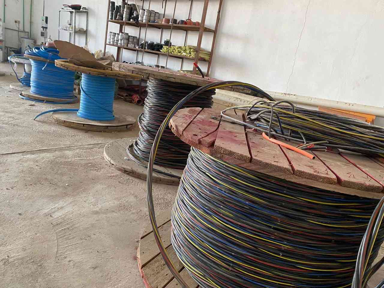 يعلن مكتب الهاشمي في سامراء منطقة الطيوب 
عن توفر. كل ما يحتاجه المزارعين الكرام. من احتياجات زراعية 
محولات. كهربائيه 
كيبلات فلندي كافة الاحجام 
طواقم غطاس 
غطاسات +بم غطاس 
اسلاك. كهرباء. + فنجان عالي + واطي +لنك فيوزات. 
الاتصال هاتف ☎️ ***********
***********
مكتب الهاشمي للمرشات المحورية والطاقة الشمسية والكهربائيات ومضخات الماء
