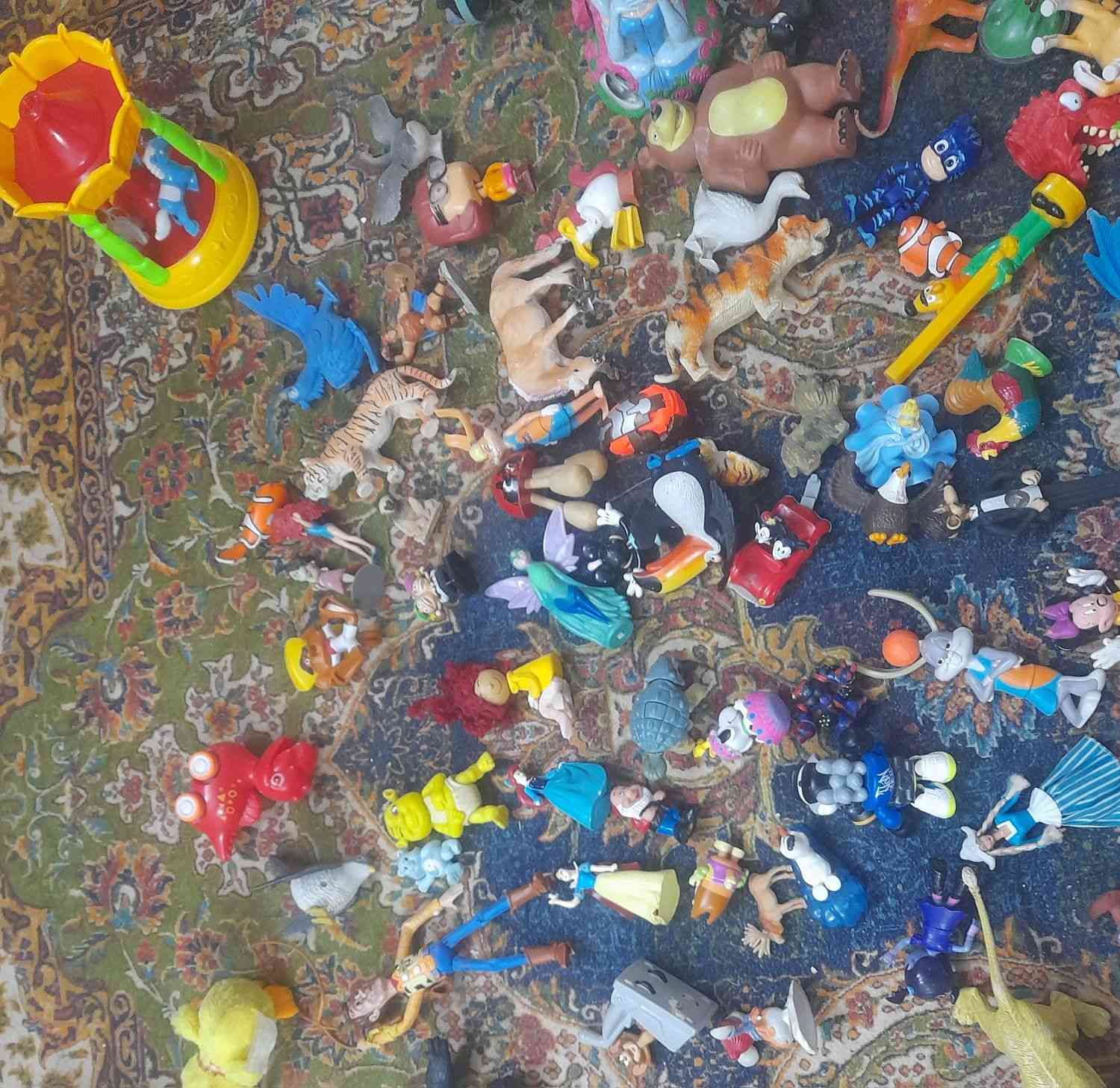 صباح النور والسرور على الجميع اخوان عندي هذة مجموعة من الشخصيات الكارتون وتحف كلهن شلع ١٧٠ الف بغداد شرطة الخامسة بدوانم قرب مدرسة الحسان هذا رقمي *********** السعر نهائي ١٧٠ ألف بيهن مفصلي واكثرهن اصلي
