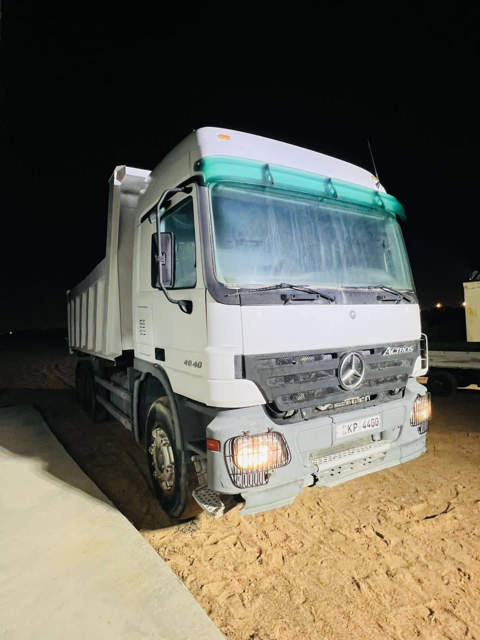 السلام عليكم
اكتروز سكس 2006 ومعلايه 2020 
مكينه 6 كير عادي فيتيس مجموعه جي إف وربع 
مكفوله كفاله عامه ارقام وسنويه صادرات 
السياره جاهزه للشغل كبل مكان السياره بصره رقمي ***********
