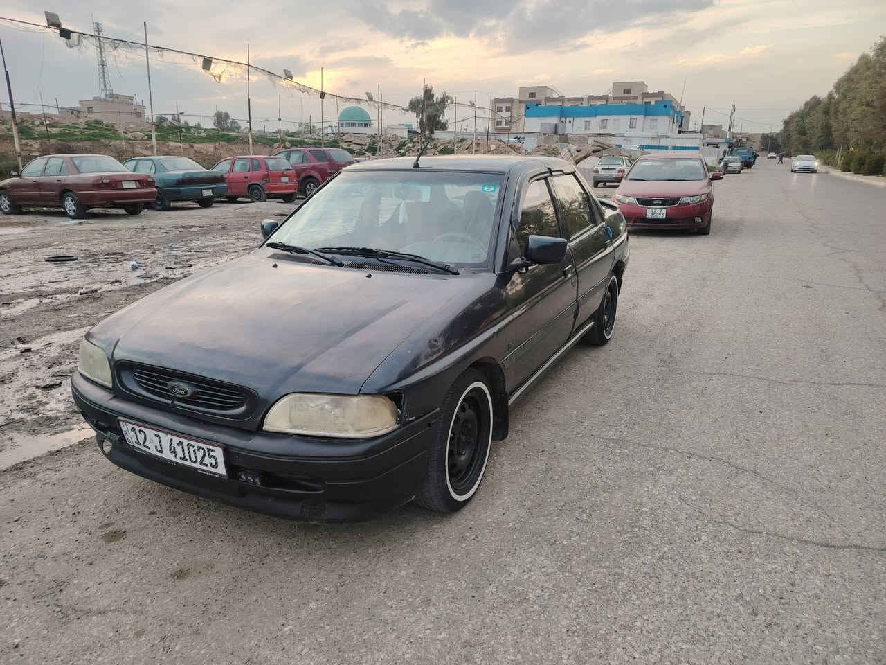 فورد سكورت  موديل 1994محرك كير شرط عينه وكلج شرط رقم دولي هزه جديده 
شرط تحويل وكاله طخم جديد كدام وخلفي كهربائيات شغاله تايرات نضاف سعر 19$ للتواصل ***********
