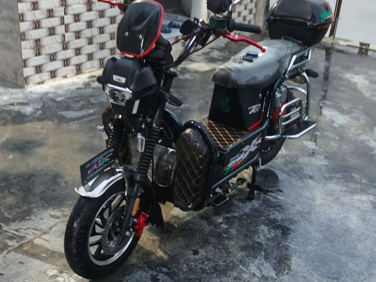 السلام عليكم دراجة شحن موديل 25 بطاريات عدد 6 عل فحص سكان ملون رياضي قفل سكان مثبت سرعه 4 كير نضام ال R دبل اشاير كلها شغالة نشرات ضوئية لايت عالي ناصي نضام قاطع دورة بصمة اصبع تشغيل عن بعد جهاز انذار مانع سرقة سماعات MB3 دراجة جديدة بمعنا الكلمة كلها على الفحص  لاستفسار على رقم ***********
