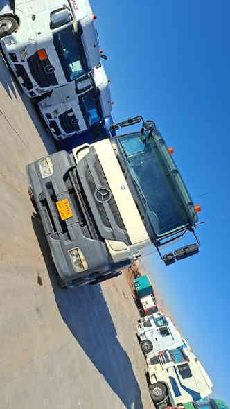 بسم الله الرحمن الرحيم 
النوع السياره . مارسدس اكسور دمعه . تاك ويل دبل قماره راس تريله فقط لل بيع . 
موديل  2006. حجم محرك  18.40 
 مواصفات . تبريد . هاف . 2 طقه . كير ضربه عادي 4×4 . محور قصير .طخم تاير 
كير محرك اكسن قماره صبغ مكفول كفاله عامه شرط .
رقم دهوك . تحويل مباشر 
السعر 135 معا مجال 
عنوان معرض هوار . طريق دهوك موصل . جمبور عميريه 
***********
***********
