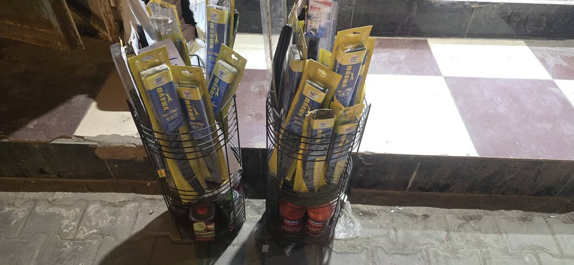 السلام عليكم محل مواد احتياطيه وكماليات سيارات للبيع ***********
