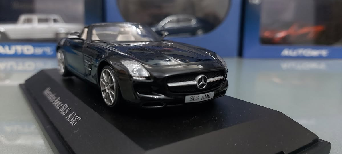 Mersedes SLS Schuco 1/43
Messener only


**إذا كنت صاحب هذا الإعلان وتريد حذفه لأي سبب، رجاءا أرسل رسالة إلى الدعم الفني**