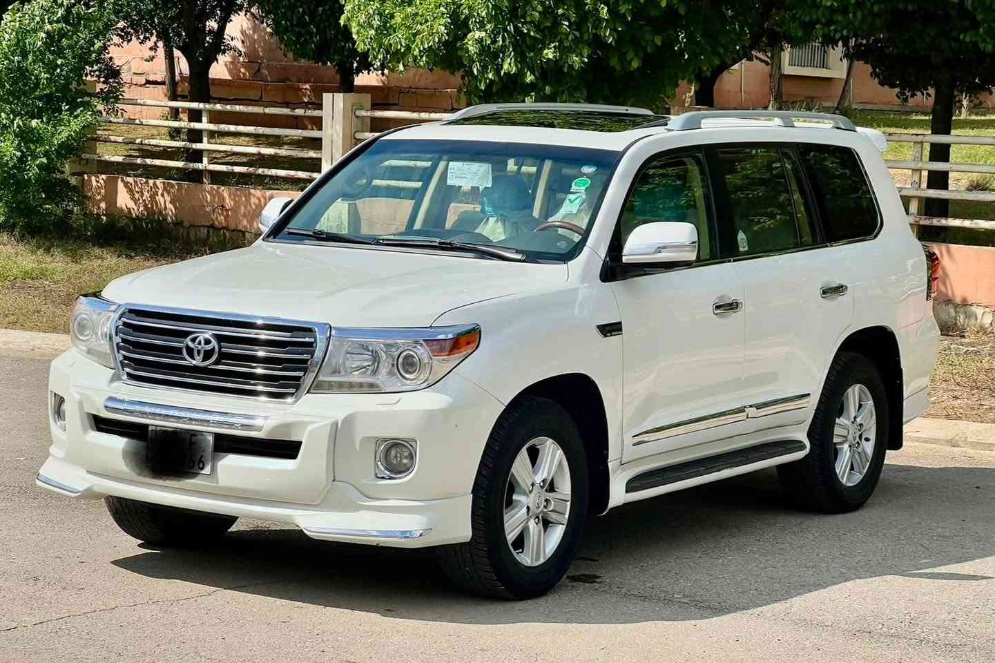 تۆیۆتا لاندکڕۆز 2013 مواسەفات GXR 
127 هەزاری حەقیقی ڕۆشتووە 
نموونە لە جوانی و پاکی 
بێ بۆیاخ بێ تعدیل 
چوار تایەی نوێی لەژێرە 
هیچ مەسرەفێکی تێدانیە 

سـعـر : لە کۆمێنت داوابکە ڕاستەوخۆ بۆت دێت 📥 

گێر و مەکیەنەی بەشەرت 
هیچ کێشەیەکی تێدا نییە 

ژمارەی خاوەنەکەی 
***********
***********
