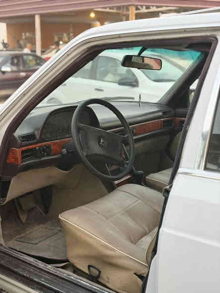 سلام عليكم ورحمة الله وبركاته
مارسدس 300 SE رئاسي للبيع
موديلها 1989
رقم بغداد شرط التحويل
سنويه نهايت الـ 26 
محرك وكير بطه او بشرط جدد
تبريد شغال
او كهرباياتها كلها شغاله جامات كهرباء
سستم سوت سماعات او شاشه
تشغيل عن بعد
السيارة بيها صبغ تصليحات ابيعك عام
وغرفتها حلوا كلش
السيارة عوزها شويت كماليات
للبيع او مراوس ىاب بي ام 540 او 740
سعرها 73 او بيها مجال بصيط كلش
رقمي ***********
