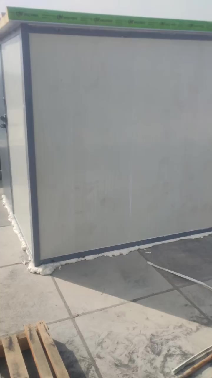 حداد متجول بغداد حي الجهاد والمناطق المجاورة تصليح جميع الابواب والشبابيك القديمة  وتفصيل جميع الابواب والشبابيك الجديدة قمريات كيربي وغرف سندويش بنل وعمل قواطع بلايود خشب وقواطع بلاستك مزجج شفاف ابيض عمل ميز مبردة وقفص مكيف متوفر وات ساب وماسنجر ابو ياسر الحداد ***********
