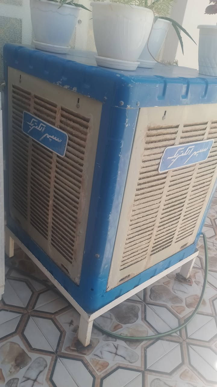 اغراض مستعمله اشكال وانواع للبيع موقع المحل مقابل المطحونه اي حاجه اتريدا يرجع الاتصال على الارقام الموجوده *********** اوعلى***********
