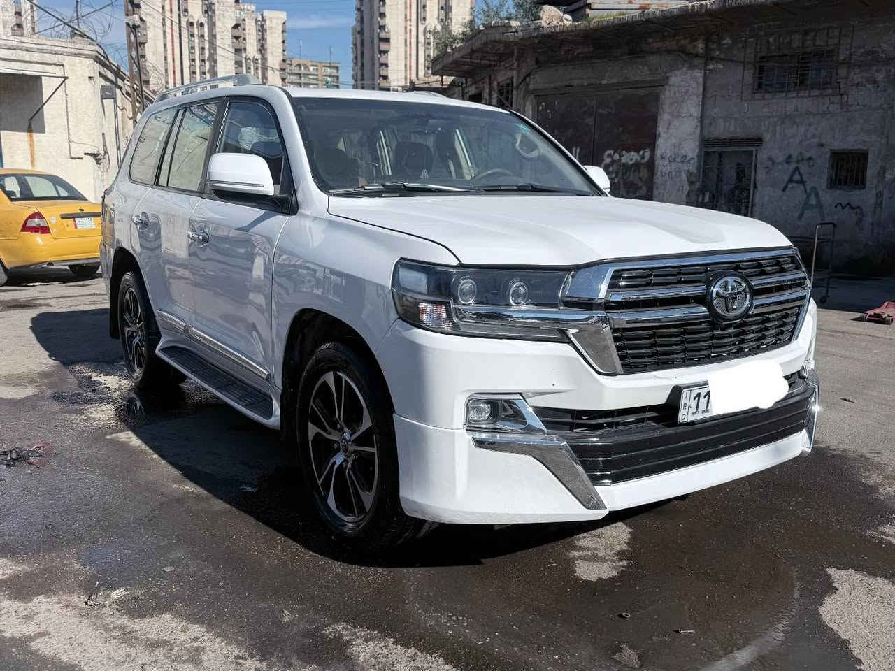 السلام عليكم تيوتا لاندكروز2014 محدث2020 سيارة جافيه ومعمره شاصي وبجم مكفول سياره فول مواصفات فتحه جلد حساساات كامره خلفيه داخل قرميدي ثلاجة وسطاني محرك 6سلندر4000المرغوب سياره تدفئه تبريد كلها شغال مابيها نقص حلوه وجاهزه وبالخير على  الياخذها السعر260 وبيها مجال للاستفسار الاتصال على هذا الرقم بي واتساب ‭0771 442 5748‬
