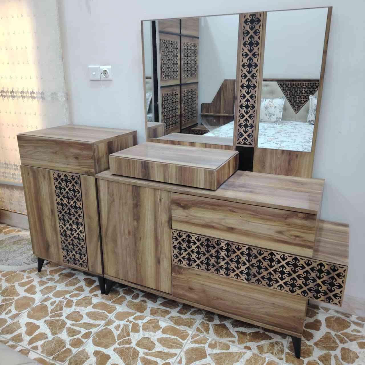 للبيع غرفه نوم مع ميز طعام اخو جديد مستعمل قليل للاستفسار الاتصال على الرقم ***********
