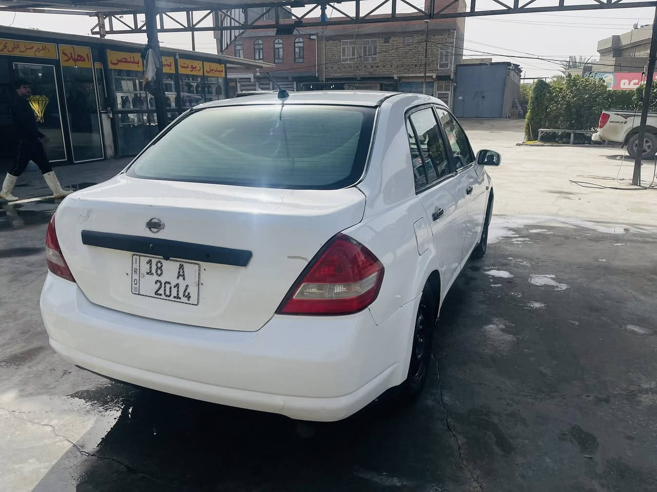 السلام عليكم 
للبيع او مراوس 
نيسان تيدا 2006
رقم بابل مميز باسمي 
جاهزة هزة وسنويه ورقم 
مصبوغة عام  
كفالة كير مكينة تبريد لغود شواصي 
حداديه نص عمر 
تخم تاير وباتري جدد 
السعر 65 وبيه مجال 
مكانه بابل-حلة 
***********
