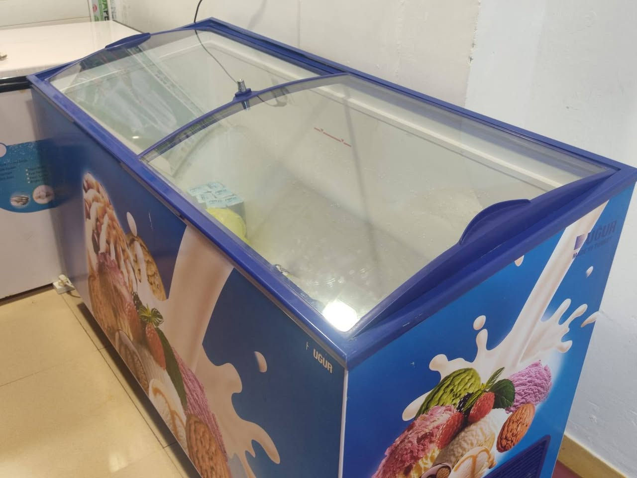 السلام عليكم
عارضه 2متر نظافه100بل100 استعمال 7ايام 
شركه UGOR التركي السعر 650وبيها مجال بسيط 
العنوان النجف حي الوفاء ***********

