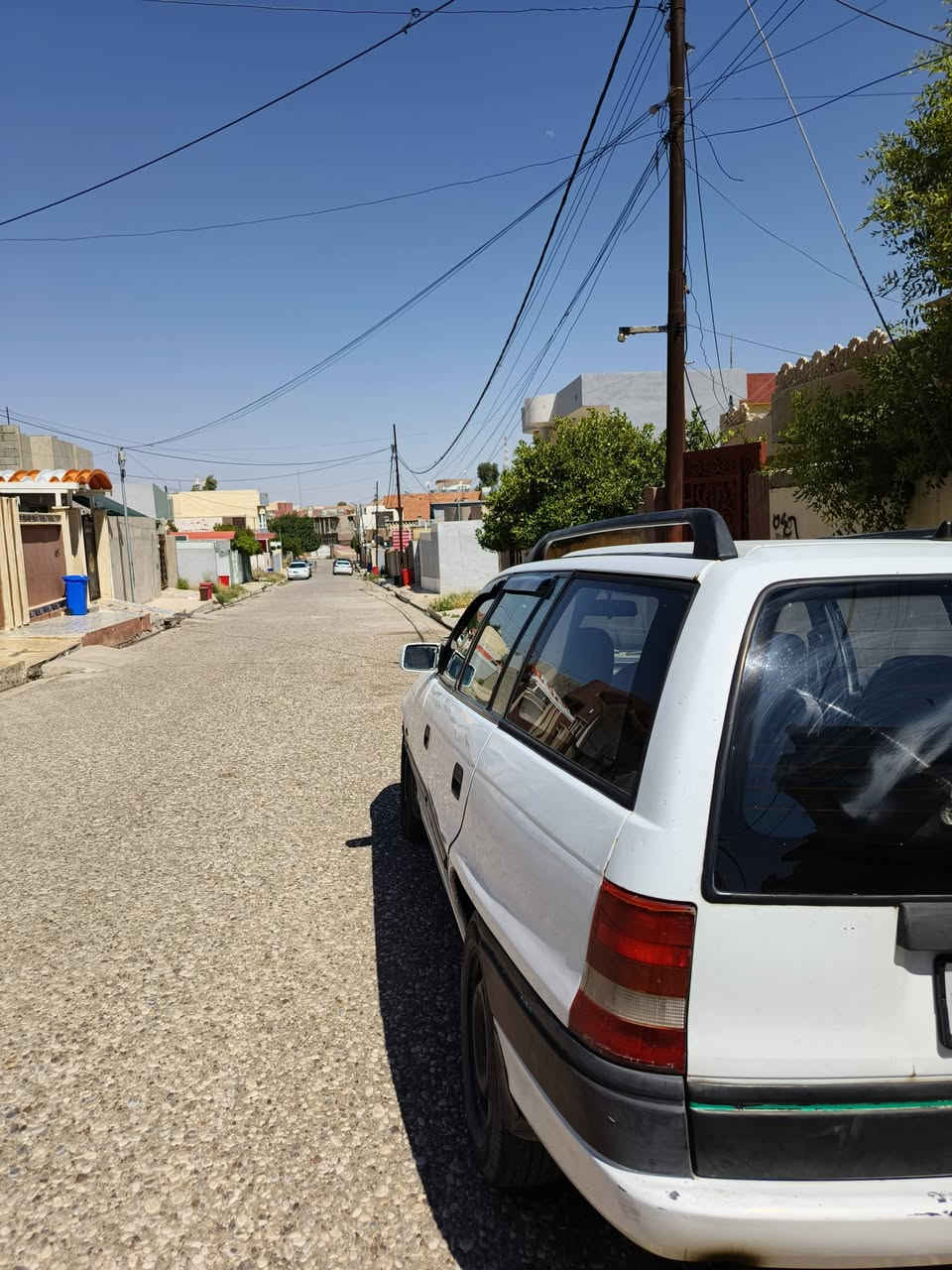 سلام عليكم اخوان عندي سياره استرا استيشن لون ابيض موديل 93سياره الصدر الامامي والخلفي جديد بل احࢪه يعني طخم جديد باتري جديد تايرات جدد سياره موضح بل صوره النظافه  العنوان نينوى للتواصل على هاذا رقم***********  الغرامات صفر  السعر48وبي مجال شي بسيط شراي يتصل عل رقم
