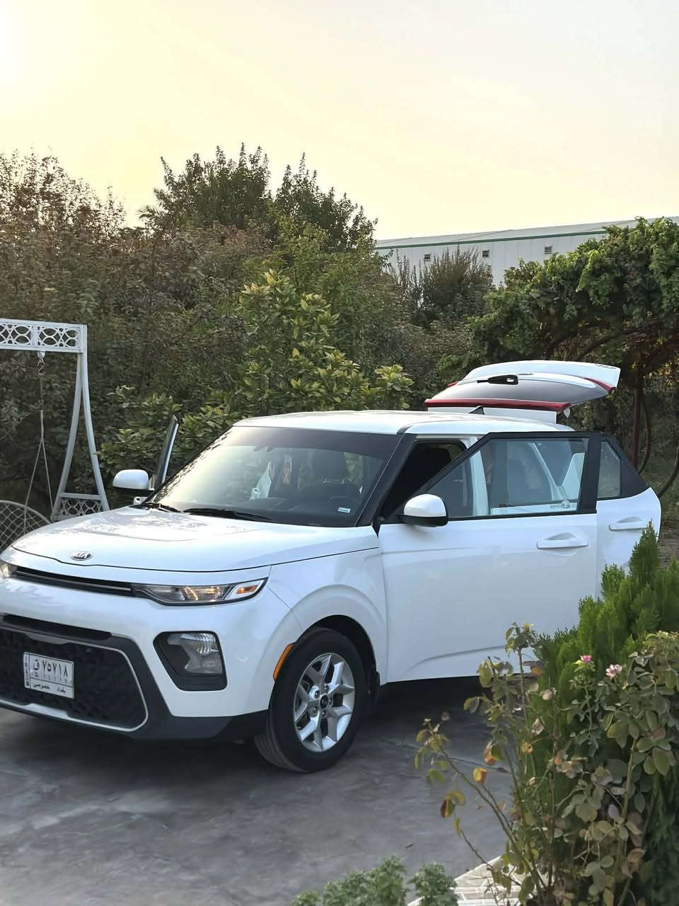 السلام عليكم   
***********
كيا سول 2020 وارد امريكي 
المواصفات: S  ابيض 
.رادار امامي جانبي 
.تحذير من اصطدام أمامي خلفي + تحديد مسار
.شاشه أماميه كار بلي , وكاميرا خلفيه + تحذير خلفي
تحكم ستيرن جهتين خاصيه النقطه العمياء
مراقبة ضغط الهواء داخل الاطارات
المكابح مانعه للانزلاق ABS + اوتو هولد
محرك 2000 دوش 
الايرباكات سليمه
ماشية 81 ميل 
وصور الحادث موجودة بالمنشور والسونار
السعر / { 130 }
