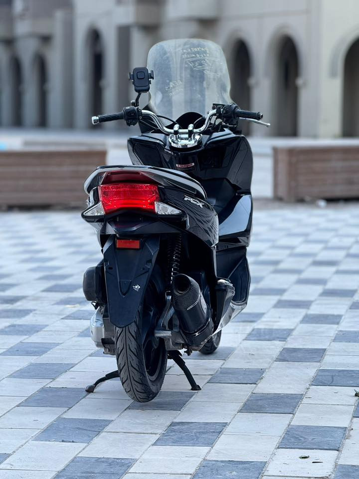 السلام عليكم للبيع دراجه pcxجيل الثاني اصلي دراجة مال رمبه ماخذها رمبه الدراجه على ايدي حجم مكينه 150 
الاصلي دراجه جديده مال جناي
الاصلي دراجه كامله أستان كهربائي حساس ازدحام ٢ دراجه جديده الدراجه مكينه لوك برغي ممفتوح بيهه شلعا معدل خير من اللّٰه دراجه تكول جديده بمعنئ الكلمه واحلا من الصور دراجة مكينه مكفوله اي نقص مابيه
السعر مليون 650  وبيه مجال بصيط 
اي استفسار ***********مكان بغداد
