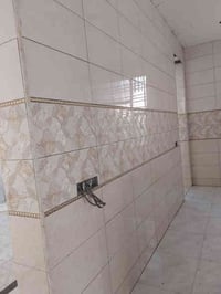 خلفه سراميك وكاشه ومرمر مصري متفرغ حاليا ٠٧٧٣٤٠٥٦٤٤٠