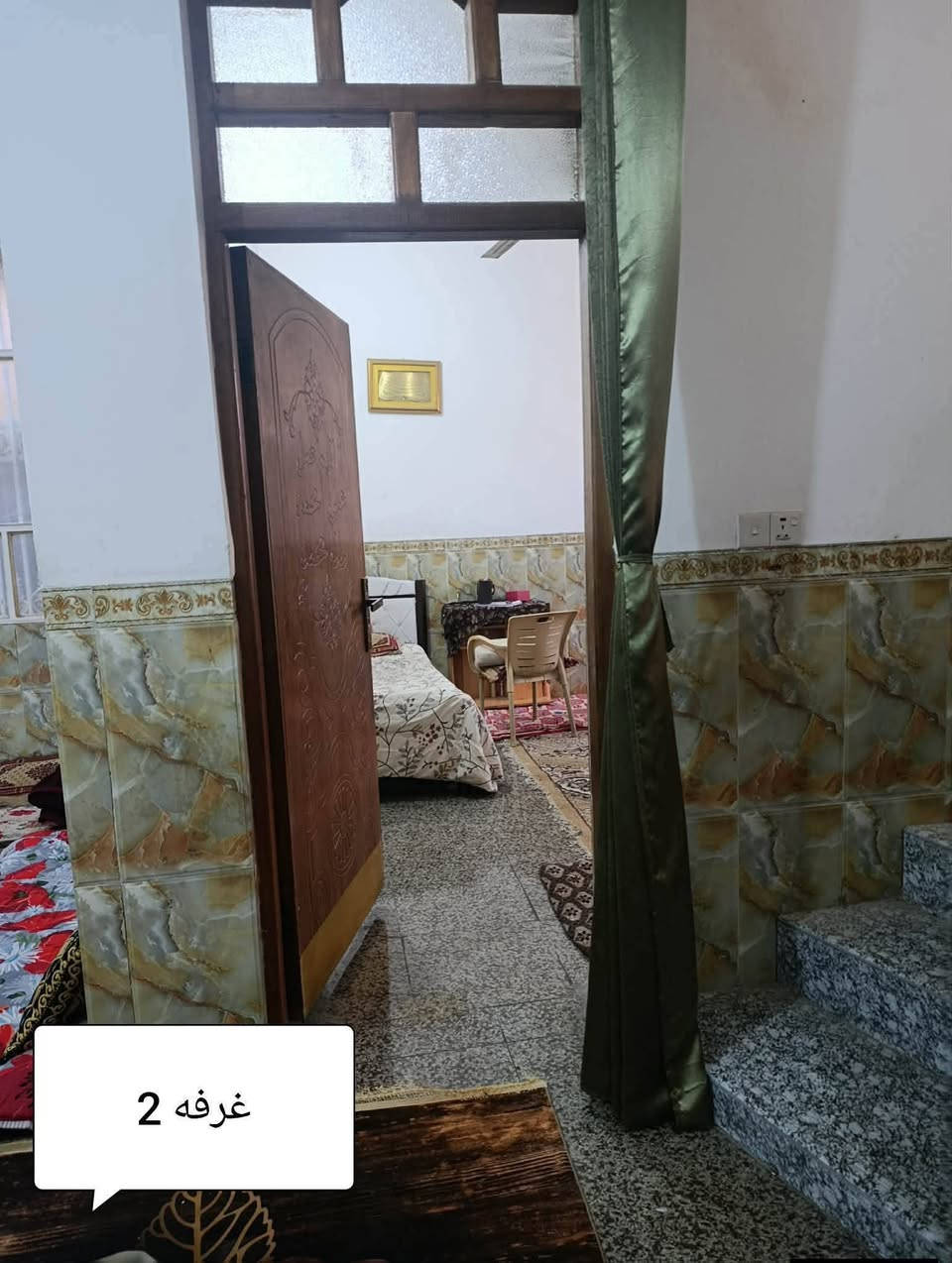 بيت مع قطعه للبيع
البيت مساحته ٣٠٠ + قطعه ١٣٠ متر 
يتكون البيت :
 ٢ غرف نوم (٥×٤)
استقبال (١٠ متر)
صالة (٦ متر)
مطبخ داخلي بارد و مطبخ خارجي حار 
حمام داخلي (حمام فقط)
  صحيات متكامله خارجيه (حمام + تواليت)
بيتونه (٦ متر)
البناء طابوق ، السقف صب كونكريت فرشي 
حديقة اماميه و خلفيه مع ممر خارجي 
القطعه خلف البيت مفتوحه على البيت و هي حاليا حديقه خلفيه تكون نهاية شارع الموقع 
حي  شارع أستاذ خالد 
قرب الحسينية الزهراء أي استفسار إتصال على الرقم التالي واتساب 
***********
