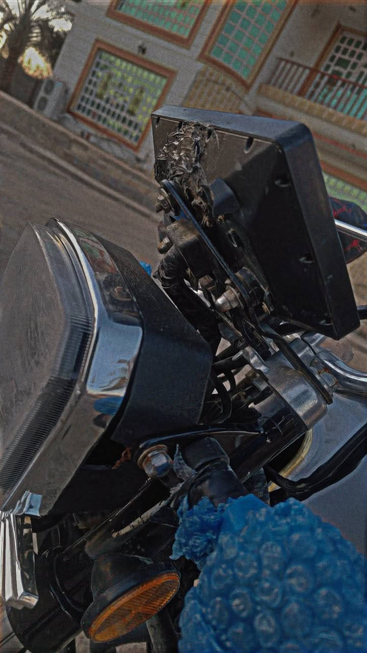 السلام عليكم سيفان ضاقطة وزنجيل محرك ٢٠٠ دراجة شرط فول نشاط وشرط ما محطوطة عليها سبانة بيها بس هاي الغلاف مالت الدشبول نكسر وكعت الدراجة ونكسر شرط اي حادث ماكو والدراجة حلوة ولون مميز السعر ٨٧٠ بيه مجال حك جية جماعت ٧٨٠  لا تعب روحك م ابيع المكان مكيشيفة *********** ويها سويجن ومنفيس
