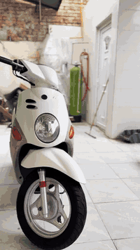 سلام عليكم : دراجه فله للبيع:مديل 2010 :كفاله عمامه بلاديه من الطول لطول مامفتوح بيه برغي جيب وياك اي مصلح صارله شهرين من طالعه من الوكيل أوراق كامله لو ابيضّ كلشي بيه كامل السعر مليون و250 وبيه مجال بسيط متواجد بس واتساب فقط *********** مارد على اي اتصال
