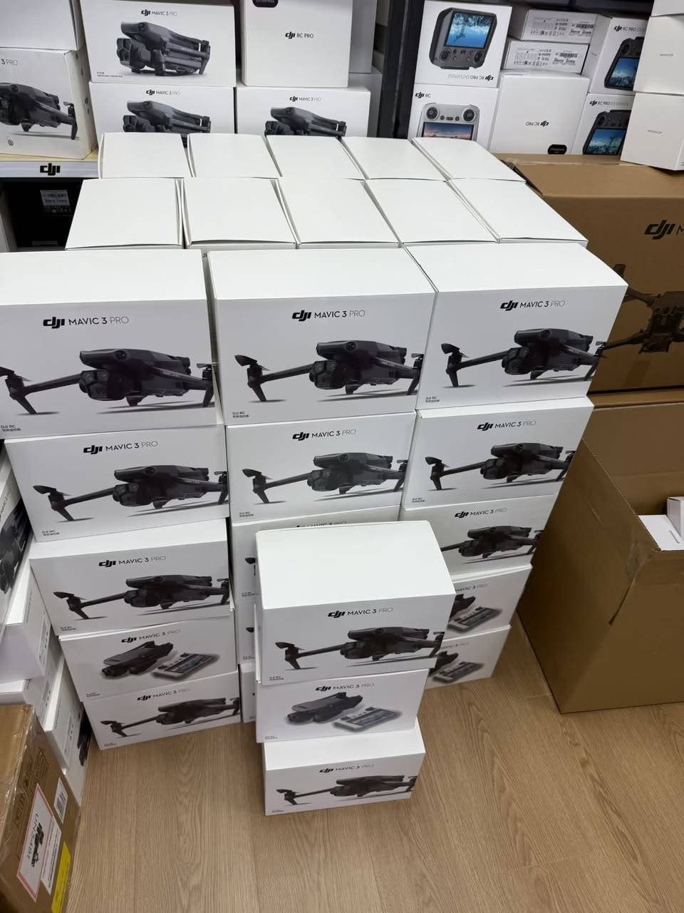 DJI Mavic 3 Pro - both bare units and fully used ones are available. Contact me if you're interested.


**إذا كنت صاحب هذا الإعلان وتريد حذفه لأي سبب، رجاءا أرسل رسالة إلى الدعم الفني**