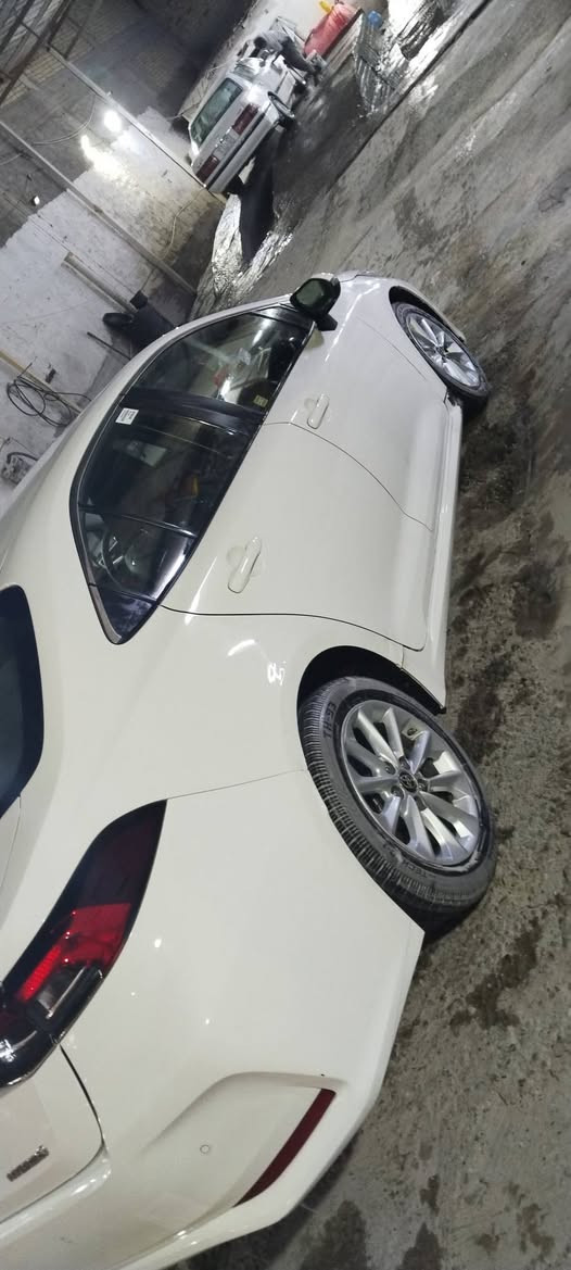 سلام عليكم ورحمه كورلا هايبرد موديل 2022  اخوان السياره مو صيني و مشروطه همين  بيها قطعه وحده. جاملغ امين بدون دواخل نهائيا  فول مواصفات عدى الفتحه  مري شفط تحكم بصمه قطعتين تبريد السياره خير من لله مكينه وكير كفاله عامه. السعر 145 وبيها مجال ***********  اخوان لحد يكلي الزيرو ب ١٥٠  اكو شي يفرق عن شي
