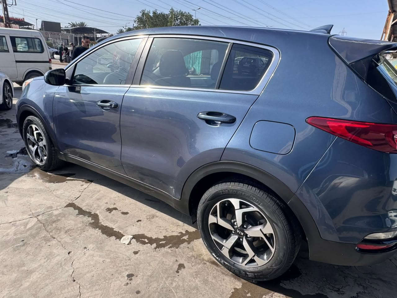 سيارة سبورتج 2021 وارد امريكي محرك GDI 2.4 السعر  180ورقة وبيها مجال والرقم بغداد خصوصي 
الرقم صاحب سيارة *********** 
الموقع بغداد
